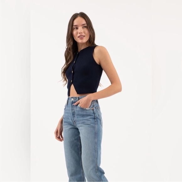 NWT REVOLVE X CAMILA COELHO Button-Up vest size M
🚨FIRM PRICE NO DISCOUNT - Picture 6 of 7